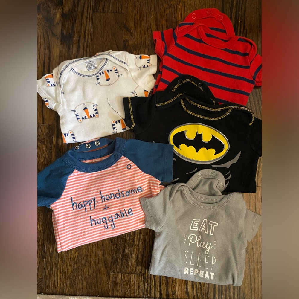 Multipack of baby onesies size newborn Carter’s, cat and jack, gerber, etc